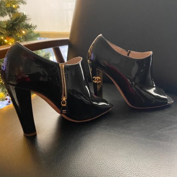 Authentic Chanel Patent Leather 4"--Beautiful shoes!! - Picture 1 of 7